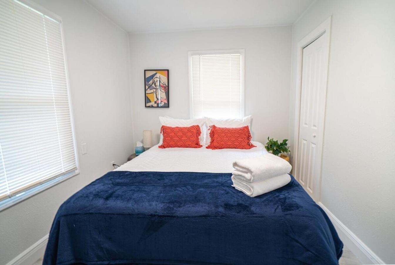 Homey Cozy Newly Renovated Stylish&Chic 7 Guests Tampa Bagian luar foto
