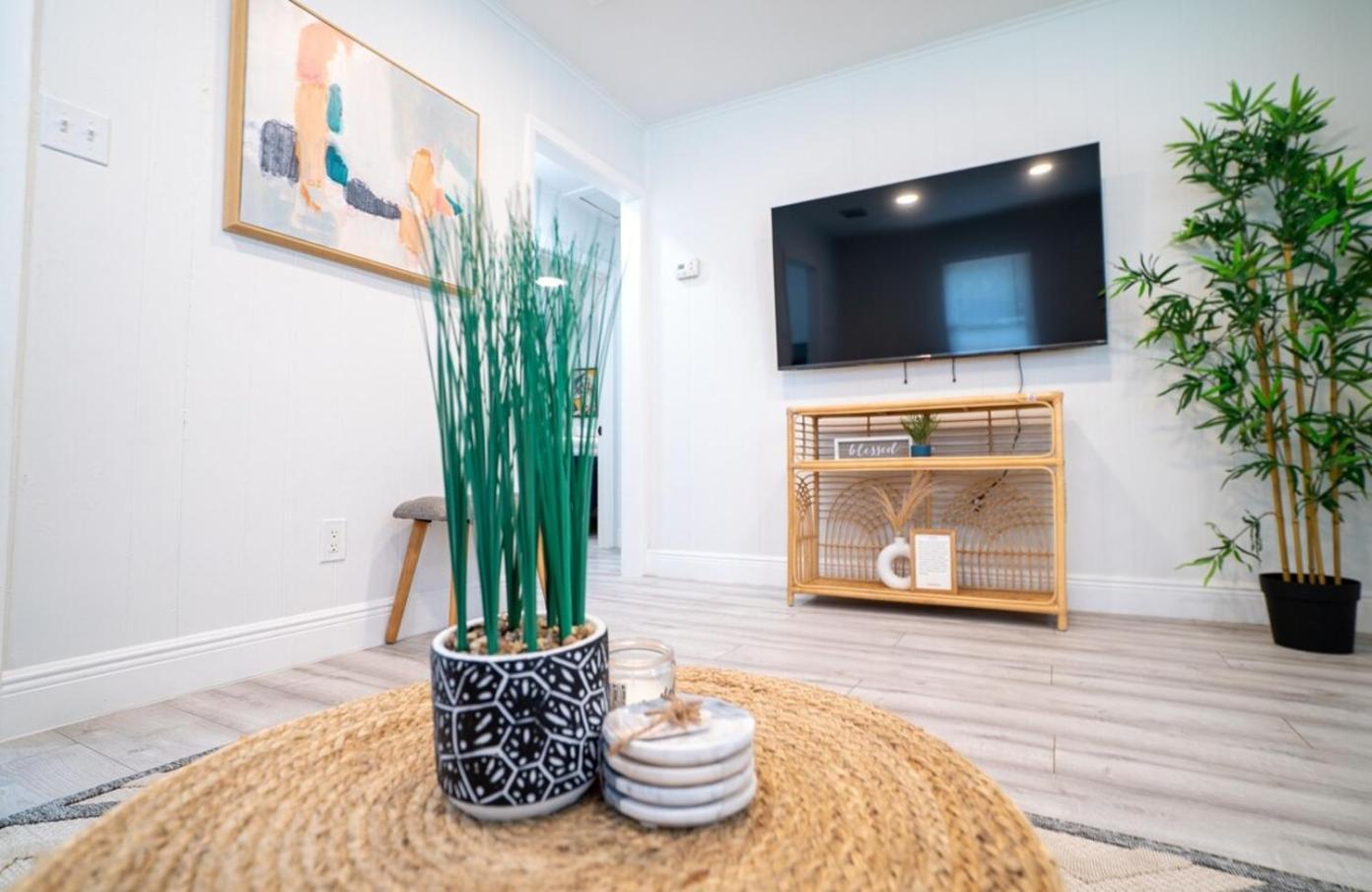 Homey Cozy Newly Renovated Stylish&Chic 7 Guests Tampa Bagian luar foto