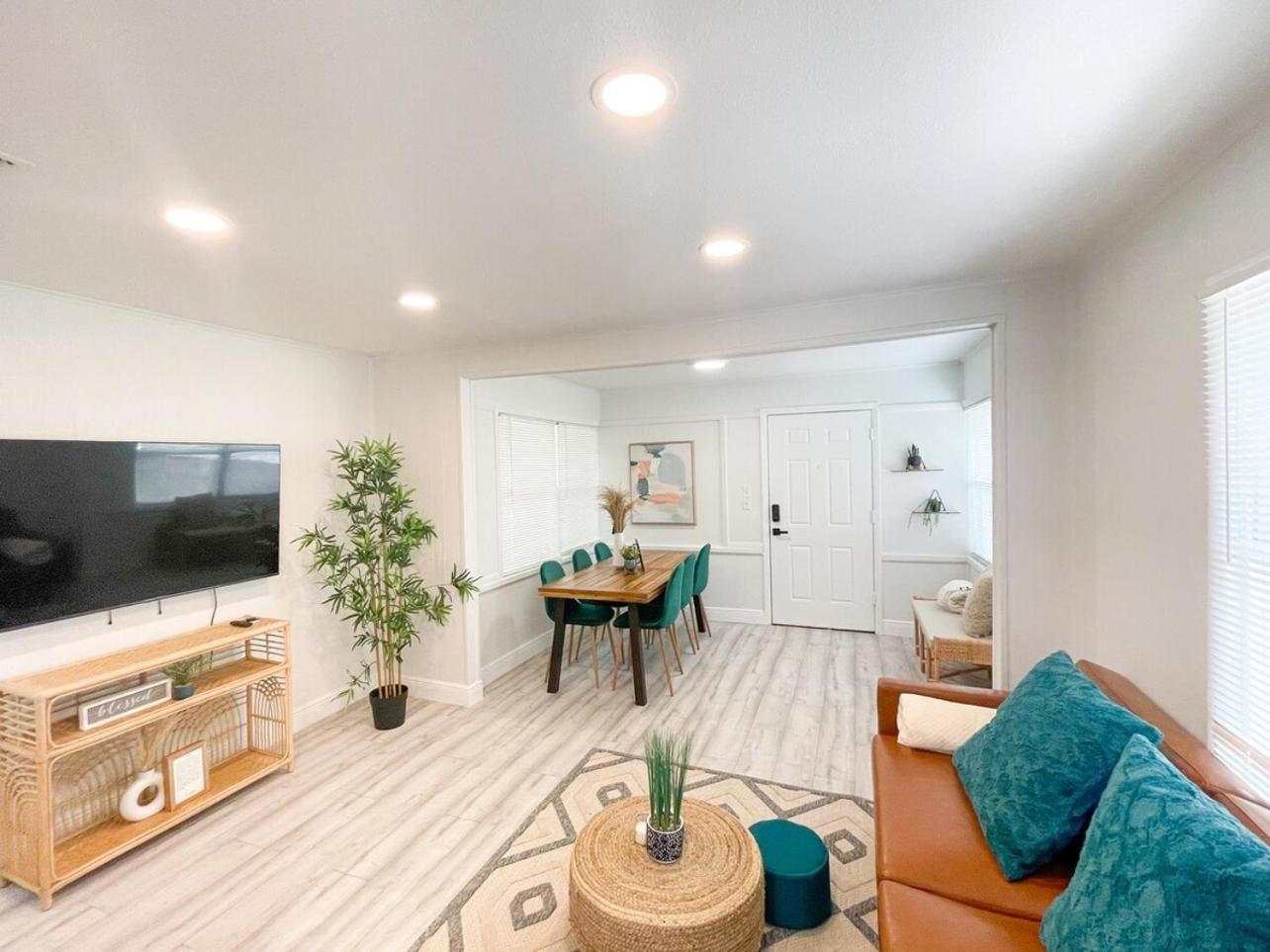 Homey Cozy Newly Renovated Stylish&Chic 7 Guests Tampa Bagian luar foto